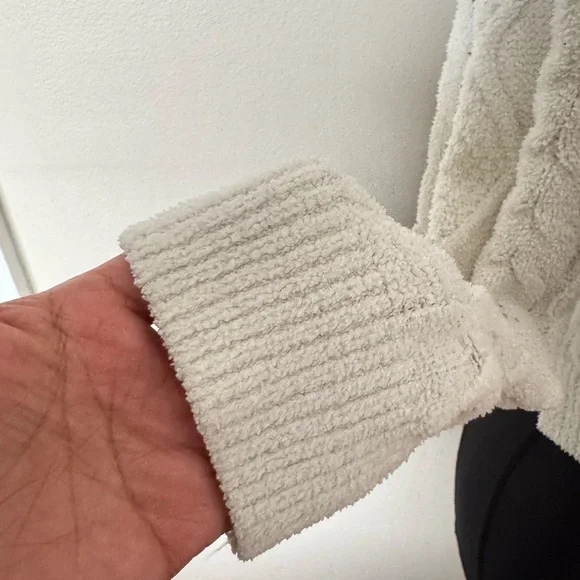 PINK ROSE white sweater size L - Picture 2 of 8